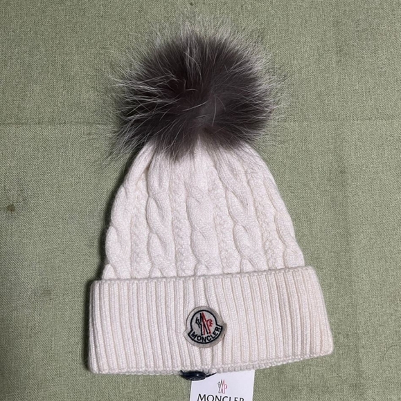 Women's White Knit Winter Beanie - Picture 1 of 4